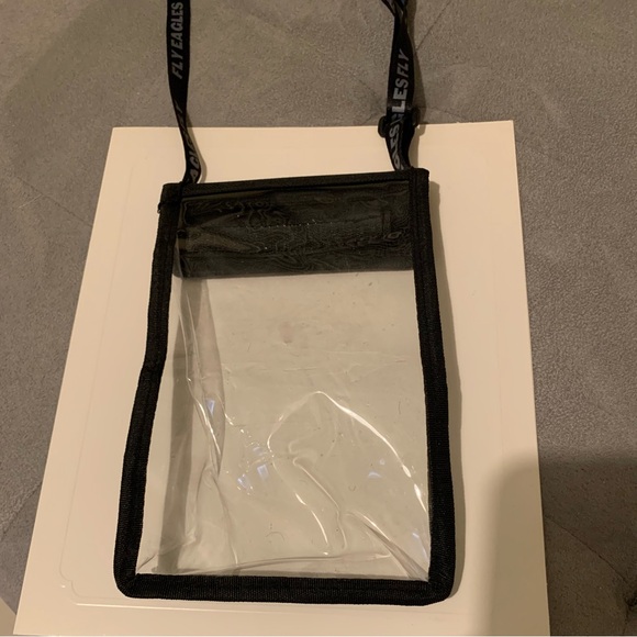 VINTAGE CLEAR NFL PHILADELPHIA EAGLES
STADIUM LOGO EAGLES 
STRAP BAG NECK - Picture 4 of 13